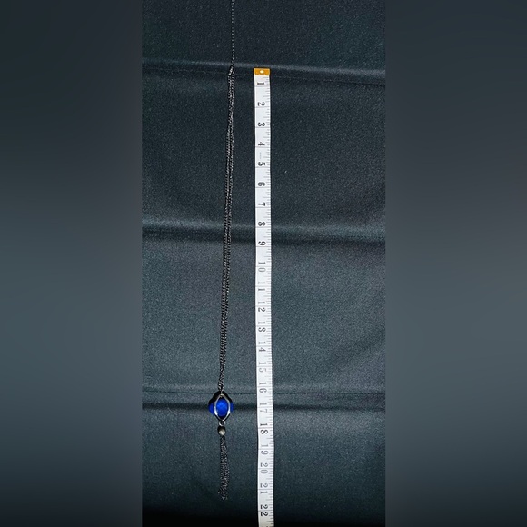 Elegant Silver and Blue Pendant Necklace - Picture 2 of 2